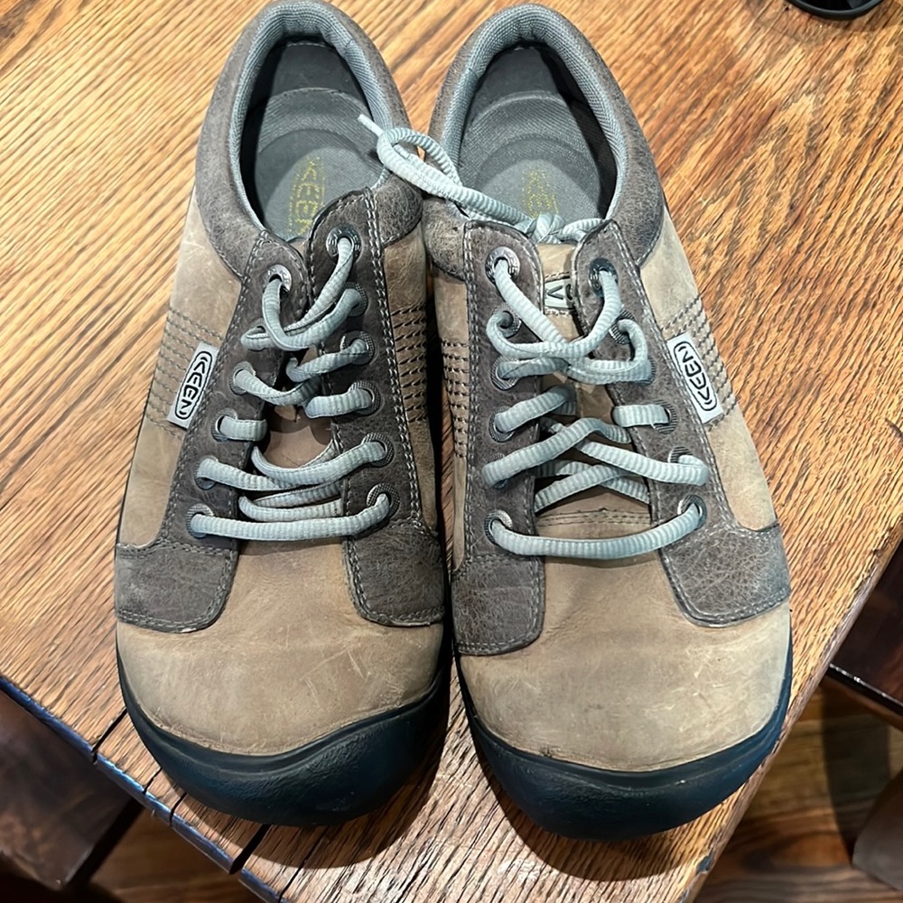 Mens keens size 8.5